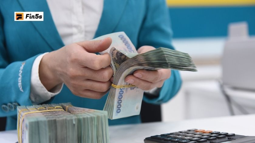 Chi tiêu công giữ vị trí trụ cột trong việc thúc đẩy tăng trưởng kinh tế, đảm bảo ổn định xã hội và thu hẹp khoảng cách phát triển giữa các vùng miền