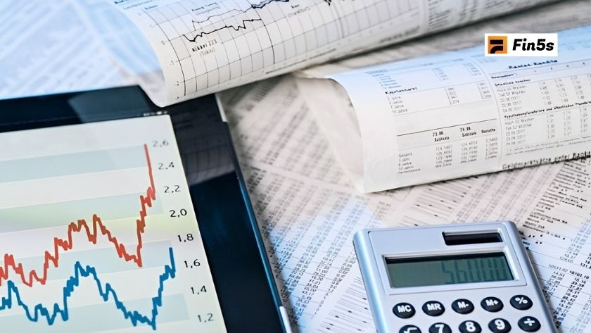 Cổ phiếu là gì? Kiến thức cơ bản đến nâng cao cho nhà đầu tư mới Cổ phiếu gắn liền với các khái niệm như cổ phần, trái phiếu, lợi nhuận, và rủi ro đầu tư