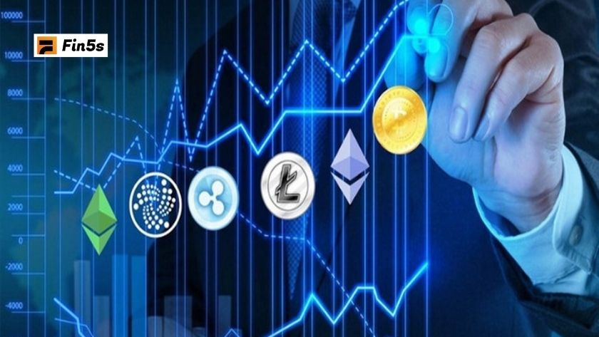 DCA mô tả việc nhà đầu tư mua định kỳ một lượng tài sản cố định bằng số tiền giống nhau