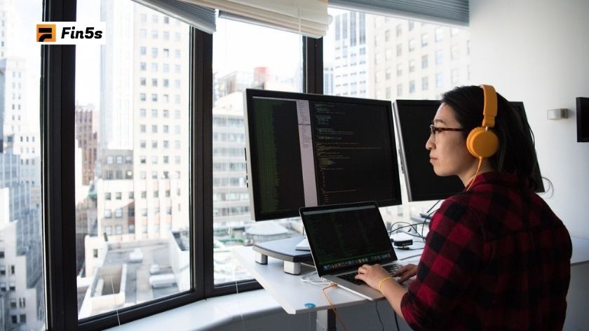 Fintech là làm gì? Tại sao làm Fintech lại HOT? Fintech giúp mở ra cả một thế giới nơi công nghệ đang tái định nghĩa ngành tài chính