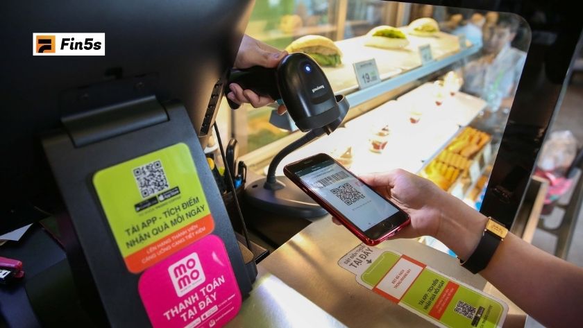 Fintech là làm gì? Tại sao làm Fintech lại HOT? Fintech là giao điểm giữa công nghệ – tài chính – trải nghiệm người dùng