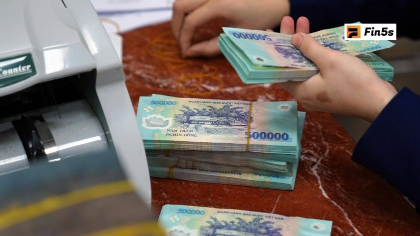 Đầu tư trái phiếu 2025: Lựa chọn thông minh hay cái bẫy tâm lý cho người mới? Mua trái phiếu đi kèm nhiều quyền lợi cho nhà đầu tư