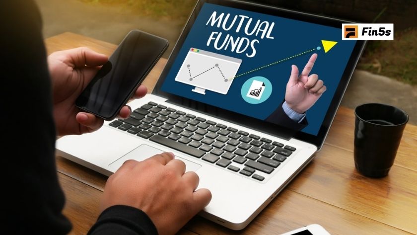 Quỹ Mutual Fund là gì? Hướng dẫn từ A-Z cách chọn quỹ Mutual Fund đầu tiên cho người mới bắt đầu Mutual Fund là một loại hình đầu tư tập thể, nơi nhiều nhà đầu tư góp vốn để tạo thành một quỹ lớn do một tổ chức chuyên nghiệp quản lý