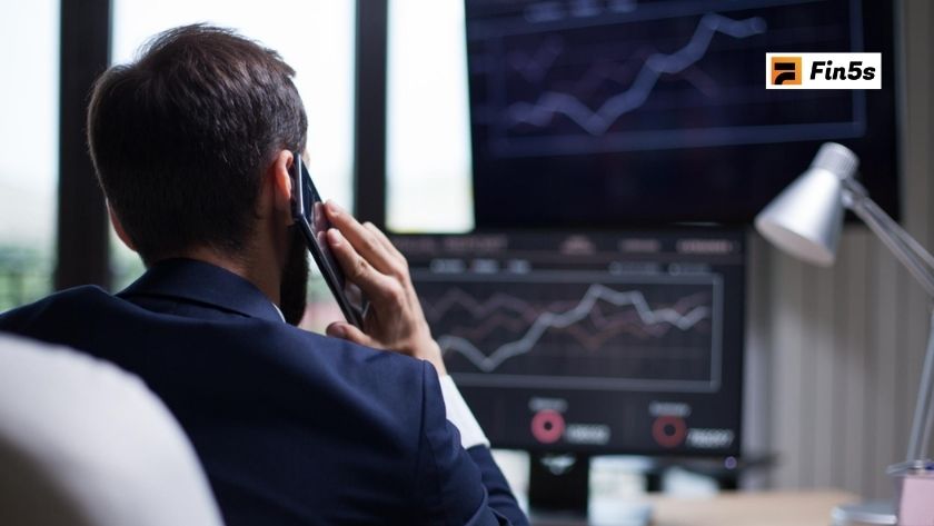 Quỹ Mutual Fund là gì? Hướng dẫn từ A-Z cách chọn quỹ Mutual Fund đầu tiên cho người mới bắt đầu Ưu điểm và rủi ro của quỹ Mutual Fund là hai mặt quan trọng mà bất kỳ nhà đầu tư nào cũng gặp phải